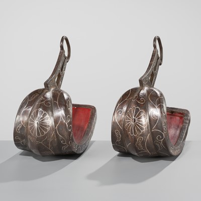 Lot 511 - A PAIR OF SILVER-INLAID IRON STIRRUPS (ABUMI) WITH KIKU MON