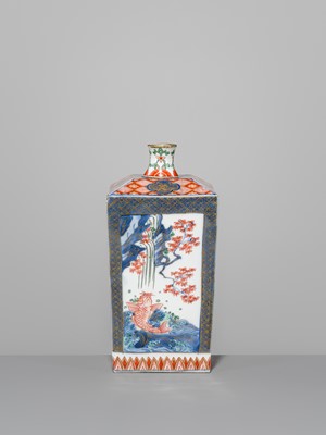 Lot 190 - AN IMARI PORCELAIN ‘TIGER AND DRAGON’ SQUARE FLASK