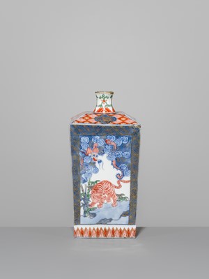 Lot 190 - AN IMARI PORCELAIN ‘TIGER AND DRAGON’ SQUARE FLASK