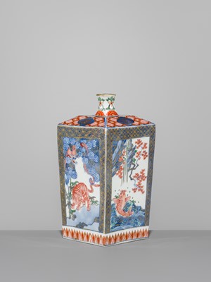 Lot 190 - AN IMARI PORCELAIN ‘TIGER AND DRAGON’ SQUARE FLASK