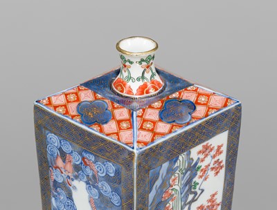 Lot 190 - AN IMARI PORCELAIN ‘TIGER AND DRAGON’ SQUARE FLASK