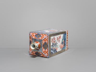 Lot 190 - AN IMARI PORCELAIN ‘TIGER AND DRAGON’ SQUARE FLASK