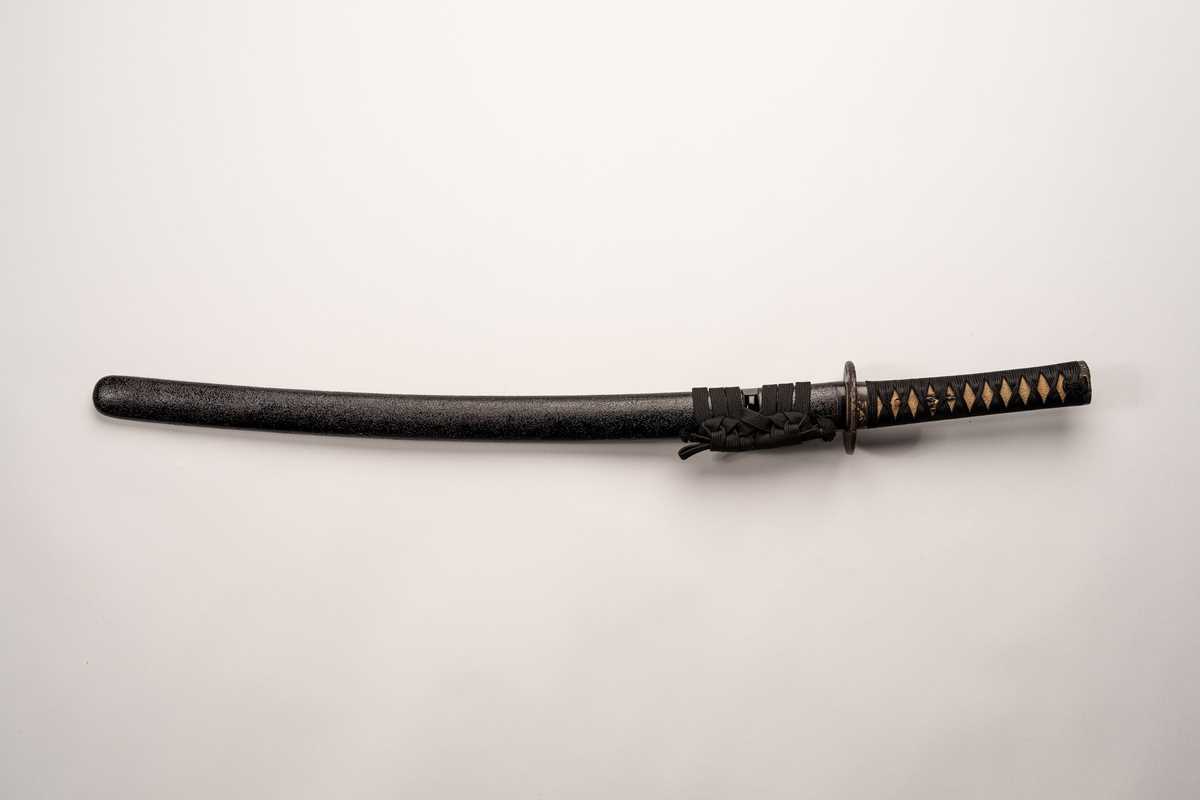 Lot 528 - SUKESADA: A BIZEN WAKIZASHI IN KOSHIRAE