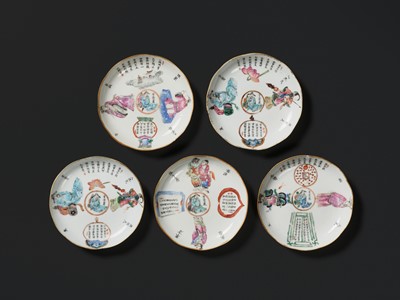 A GROUP OF FIVE FAMILLE ROSE ‘WU SHUANG PU’ DISHES, TONGZHI MARK AND PERIOD