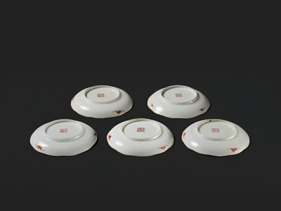 A GROUP OF FIVE FAMILLE ROSE ‘WU SHUANG PU’ DISHES, TONGZHI MARK AND PERIOD