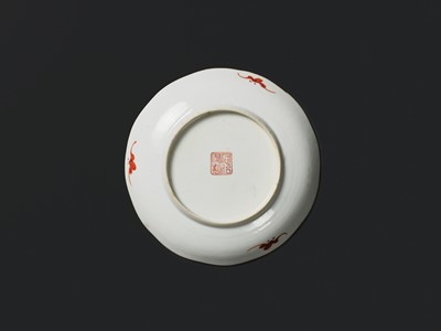 A GROUP OF FIVE FAMILLE ROSE ‘WU SHUANG PU’ DISHES, TONGZHI MARK AND PERIOD