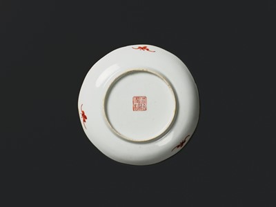 A GROUP OF FIVE FAMILLE ROSE ‘WU SHUANG PU’ DISHES, TONGZHI MARK AND PERIOD
