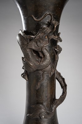 Lot 8 - A BRONZE BEAKER VASE WITH A DRAGON, 19TH CENTURY