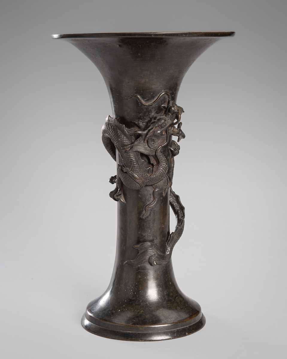 Lot 8 - A BRONZE BEAKER VASE WITH A DRAGON, 19TH CENTURY
