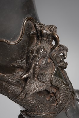 Lot 8 - A BRONZE BEAKER VASE WITH A DRAGON, 19TH CENTURY