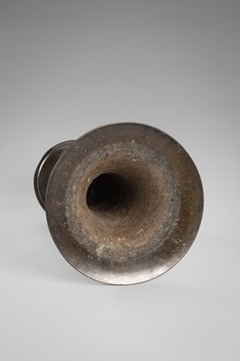 Lot 8 - A BRONZE BEAKER VASE WITH A DRAGON, 19TH CENTURY