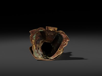 Lot 27 - AN IMPORTANT GILT COPPER ALLOY FIGURE OF A ROYAL DONOR, NEPAL, 17TH-18TH CENTURY