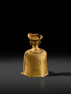 Lot 27 - AN IMPORTANT GILT COPPER ALLOY FIGURE OF A ROYAL DONOR, NEPAL, 17TH-18TH CENTURY