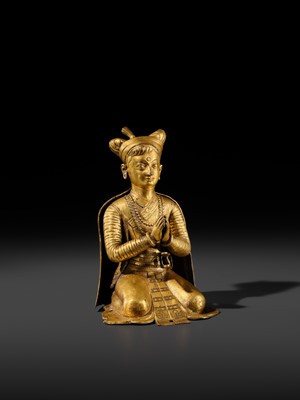 Lot 27 - AN IMPORTANT GILT COPPER ALLOY FIGURE OF A ROYAL DONOR, NEPAL, 17TH-18TH CENTURY