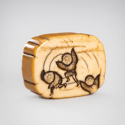 Lot 1577 - A SIGNED IVORY MANJU-STYLE NETSUKE WITH DANCING KUMOSUKE (ROAD PORTERS)