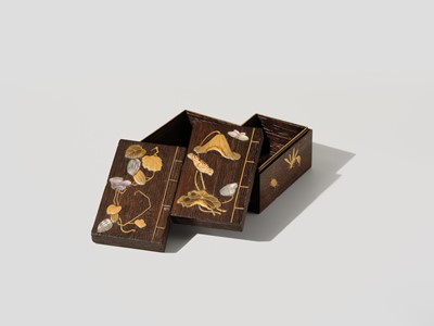 Lot 100 - A FINE INLAID WOOD KOBAKO (SMALL BOX) AND COVER