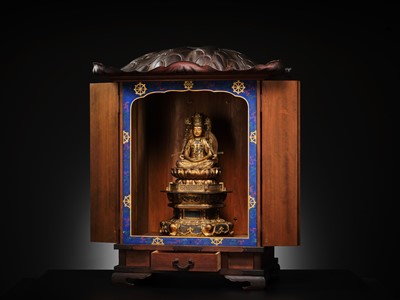 A LARGE AND UNUSUAL ‘LOTUS LEAF’ ZUSHI WITH A RARE GILT-LACQUERED WOOD FIGURE OF HOKAN AMIDA NYORAI, 17TH-18TH CENTURY