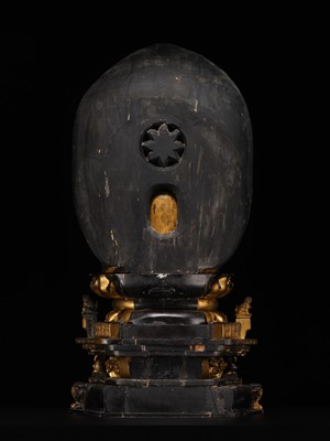 A LARGE AND IMPRESSIVE GILT WOOD FIGURE OF AMIDA NYORAI, 18TH CENTURY