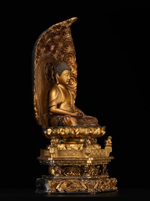 A LARGE AND IMPRESSIVE GILT WOOD FIGURE OF AMIDA NYORAI, 18TH CENTURY