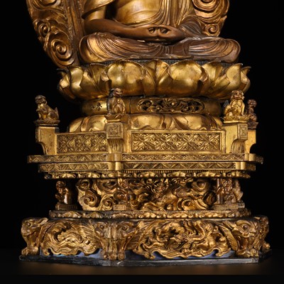 A LARGE AND IMPRESSIVE GILT WOOD FIGURE OF AMIDA NYORAI, 18TH CENTURY