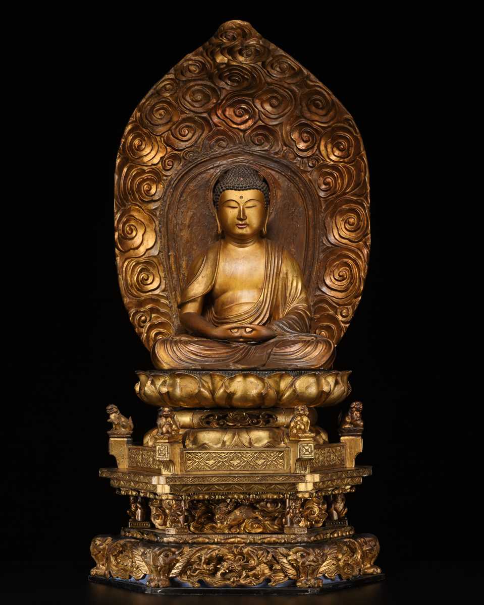 A LARGE AND IMPRESSIVE GILT WOOD FIGURE OF AMIDA NYORAI, 18TH CENTURY