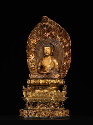 A LARGE AND IMPRESSIVE GILT WOOD FIGURE OF AMIDA NYORAI, 18TH CENTURY