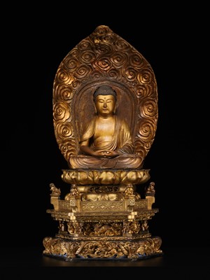 A LARGE AND IMPRESSIVE GILT WOOD FIGURE OF AMIDA NYORAI, 18TH CENTURY