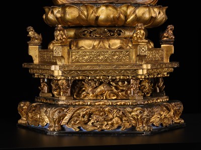 A LARGE AND IMPRESSIVE GILT WOOD FIGURE OF AMIDA NYORAI, 18TH CENTURY
