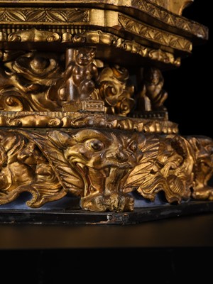 A LARGE AND IMPRESSIVE GILT WOOD FIGURE OF AMIDA NYORAI, 18TH CENTURY