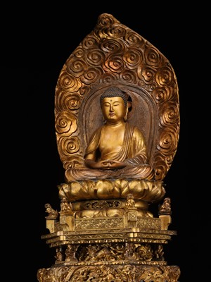 A LARGE AND IMPRESSIVE GILT WOOD FIGURE OF AMIDA NYORAI, 18TH CENTURY