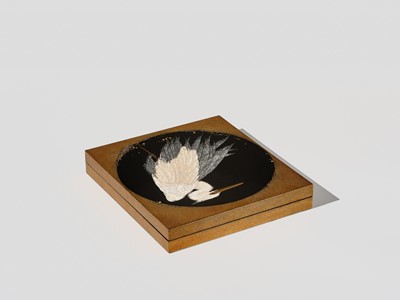 Lot 150 - A FINE EGGSHELL-INLAID LACQUER SUZURIBAKO (WRITING BOX) WITH AN EGRET AND MOON