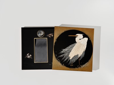 Lot 150 - A FINE EGGSHELL-INLAID LACQUER SUZURIBAKO (WRITING BOX) WITH AN EGRET AND MOON