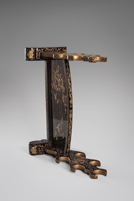 Lot 520 - A FINE BLACK AND GOLD LACQUER KATANE-KAKE (SWORD STAND)