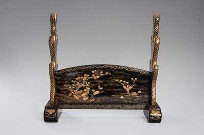 Lot 520 - A FINE BLACK AND GOLD LACQUER KATANE-KAKE (SWORD STAND)