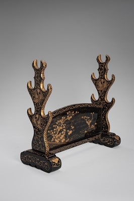 Lot 520 - A FINE BLACK AND GOLD LACQUER KATANE-KAKE (SWORD STAND)