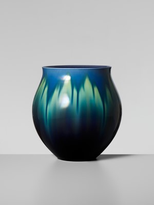 Lot 238 - TOKUDA YASOKICHI III: A FINE KUTANI GLAZED PORCELAIN VASE