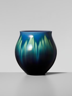Lot 238 - TOKUDA YASOKICHI III: A FINE KUTANI GLAZED PORCELAIN VASE