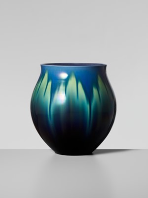 Lot 238 - TOKUDA YASOKICHI III: A FINE KUTANI GLAZED PORCELAIN VASE