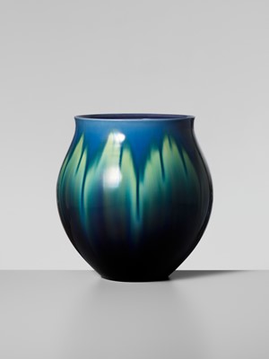 Lot 238 - TOKUDA YASOKICHI III: A FINE KUTANI GLAZED PORCELAIN VASE