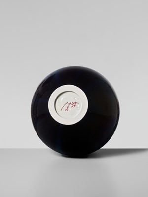 Lot 238 - TOKUDA YASOKICHI III: A FINE KUTANI GLAZED PORCELAIN VASE