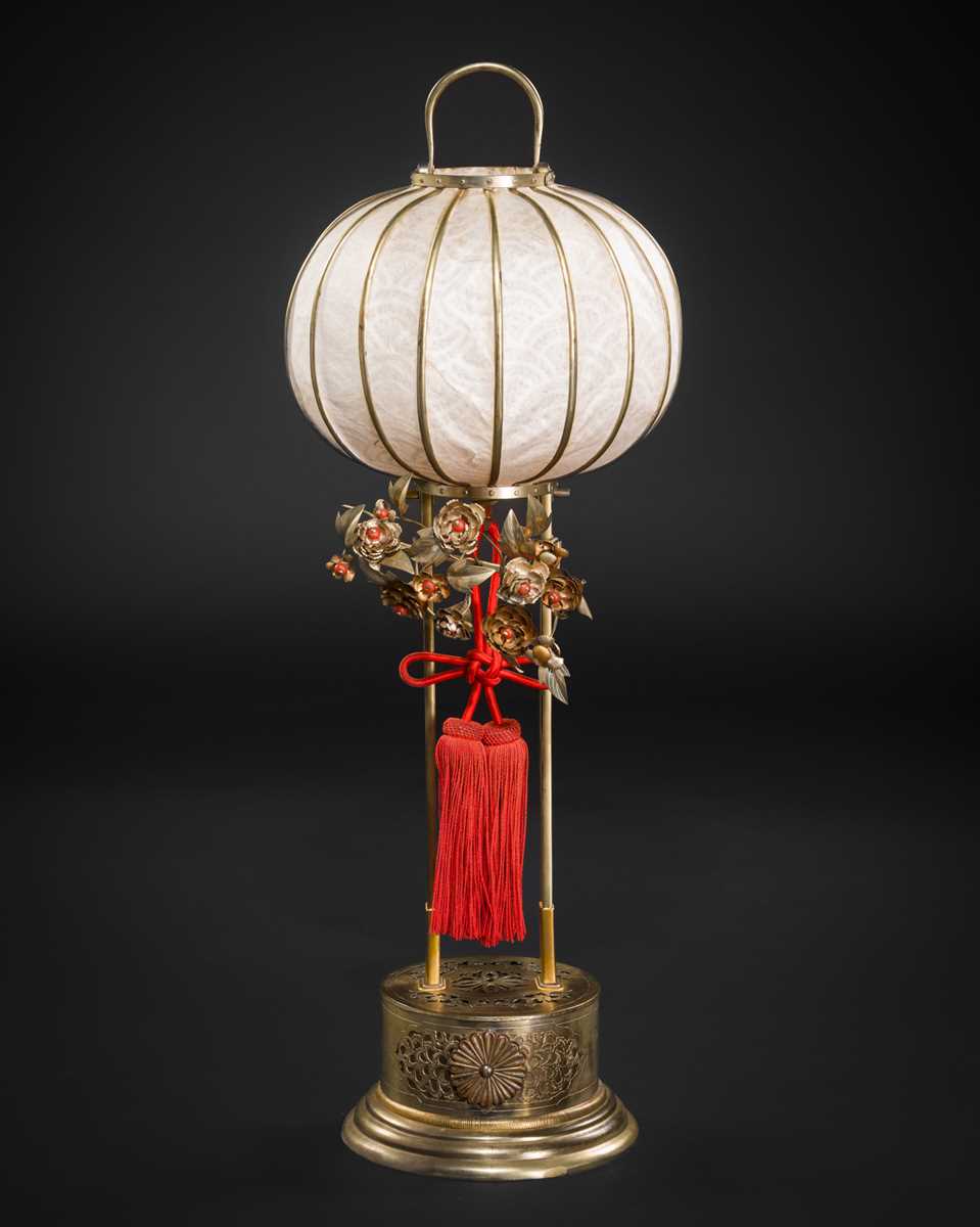 Lot 2 - A RARE IMPERIAL LAMP WITH KIKUMON, GIFTED TO COUNT MATSUDAIRA TO CELEBRATE THE BIRTH OF PRINCESS SHIGEKO, DATED 1926