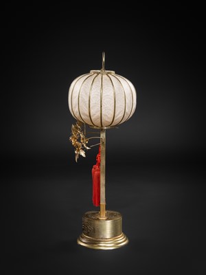 Lot 2 - A RARE IMPERIAL LAMP WITH KIKUMON, GIFTED TO COUNT MATSUDAIRA TO CELEBRATE THE BIRTH OF PRINCESS SHIGEKO, DATED 1926