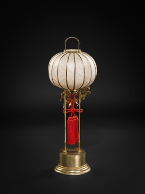 Lot 2 - A RARE IMPERIAL LAMP WITH KIKUMON, GIFTED TO COUNT MATSUDAIRA TO CELEBRATE THE BIRTH OF PRINCESS SHIGEKO, DATED 1926