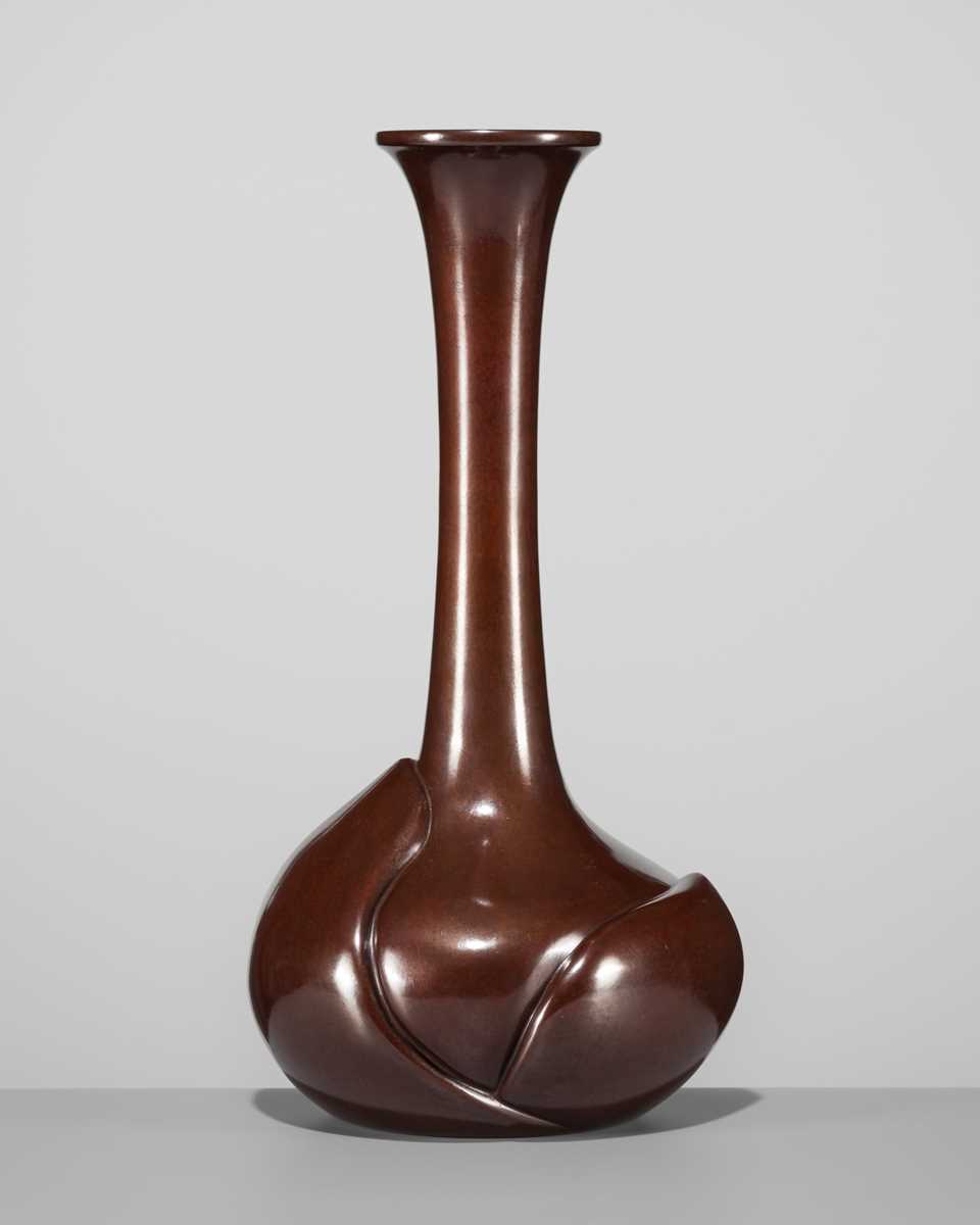 Lot 38 - NAKAJIMA YASUMI II: A BRONZE ‘HOPE’ VASE