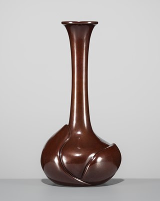 Lot 38 - NAKAJIMA YASUMI II: A BRONZE ‘HOPE’ VASE
