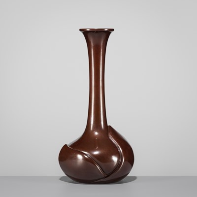 Lot 38 - NAKAJIMA YASUMI II: A BRONZE ‘HOPE’ VASE