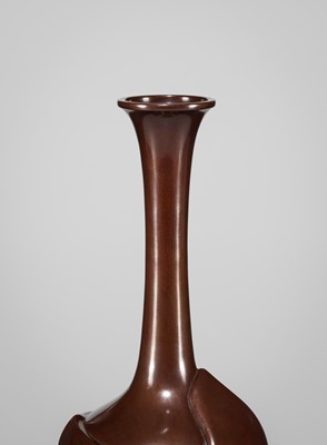 Lot 38 - NAKAJIMA YASUMI II: A BRONZE ‘HOPE’ VASE
