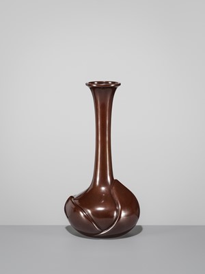 Lot 38 - NAKAJIMA YASUMI II: A BRONZE ‘HOPE’ VASE