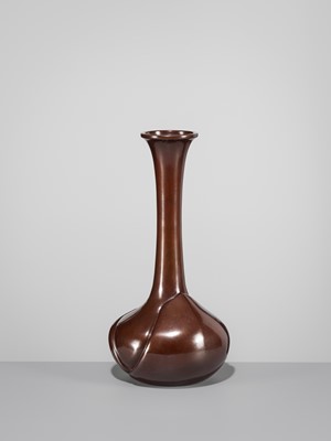 Lot 38 - NAKAJIMA YASUMI II: A BRONZE ‘HOPE’ VASE