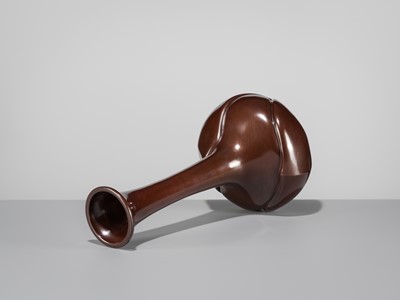 Lot 38 - NAKAJIMA YASUMI II: A BRONZE ‘HOPE’ VASE